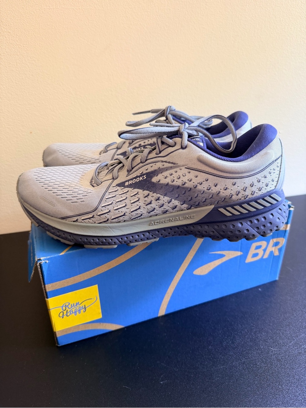 Brooks Adrenaline GTS 18 Running Shoes in Light Gray and Blue